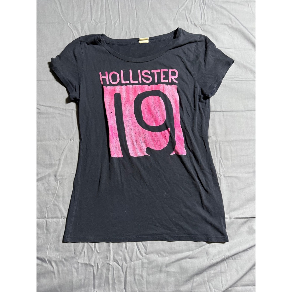 Hollister Graphic Tee Women Medium Navy Blue Short Sleeve Distressed 19 Logo